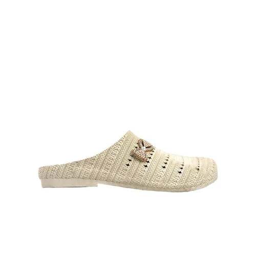 Saboti Dame (36-41)